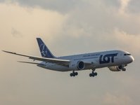 Boeing 787 Dreamliner, PLL LOT, Sebastian Mikosz, poczenia transatlantyckie, odwoane rejsy