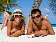 Polacy, na wakacjach, seks, seks-turystyka, urlop, pokój hotelowy, stały związek, Portal C-Date.pl, związek partenrski, atmosfera, wiek, apetyt na wakacyjny seks, plaża, słońce