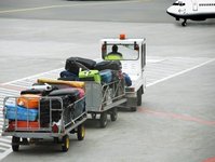 baga, linie lotnicze, Ryanair, Wizz Air, tradycyjny przewonik, baga rejestrowany, baga podrczny, kontrola bezpieczestwa, strefa bezcowa